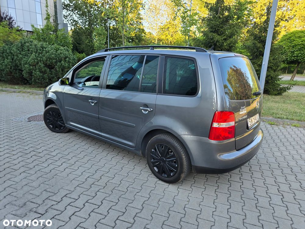 Volkswagen Touran 1.6 FSI - 18