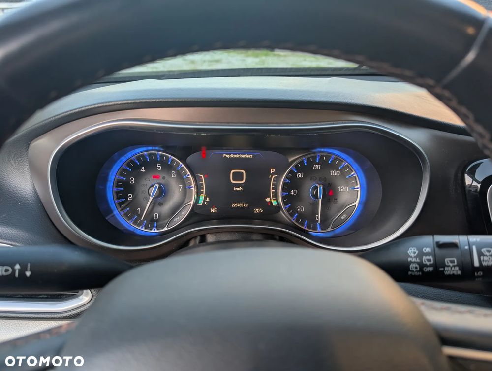 Chrysler Pacifica - 16