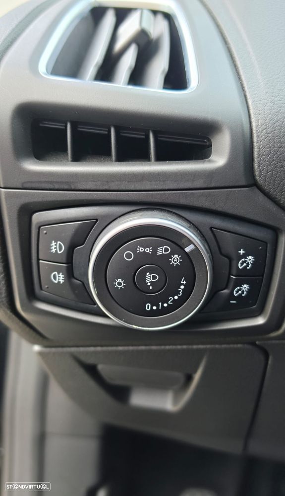 Ford Focus 1.0 EcoBoost Titanium - 14
