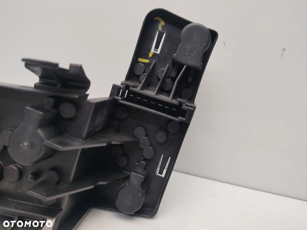 MERCEDES CLK W209 02R- WKŁAD GNIAZDO LAMPY TYŁ PRAWY A2098200677 - 6