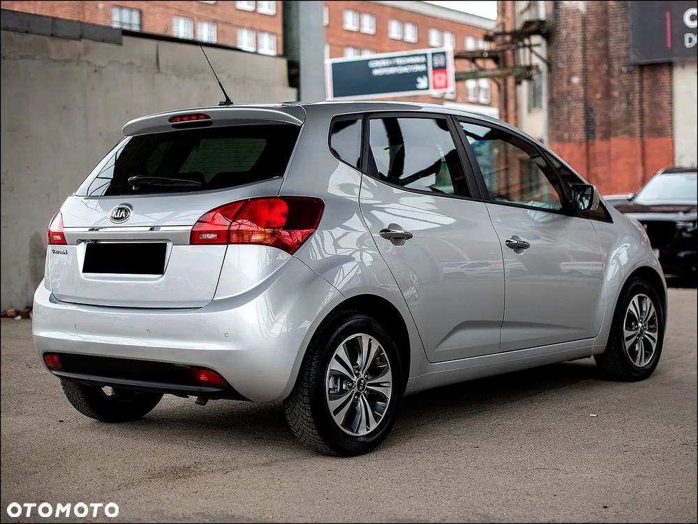 Kia Venga - 10