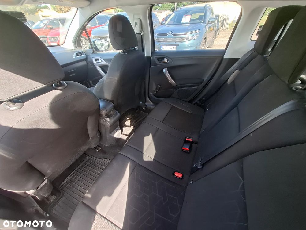 Peugeot 2008 1.6 e-HDi Style S&S - 10