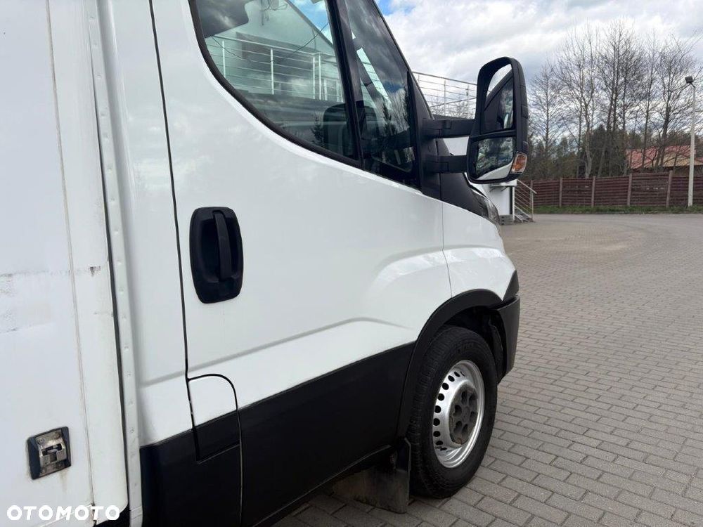 Iveco DAILY 35S KONTENER Z WINDĄ 8EP 2,5wysoki Super Stan - 18