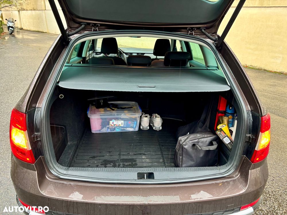 Skoda Octavia Combi Diesel 2.0 TDI 4X4 DSG Scout - 16