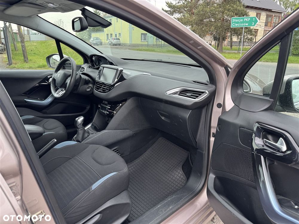 Peugeot 208 - 18