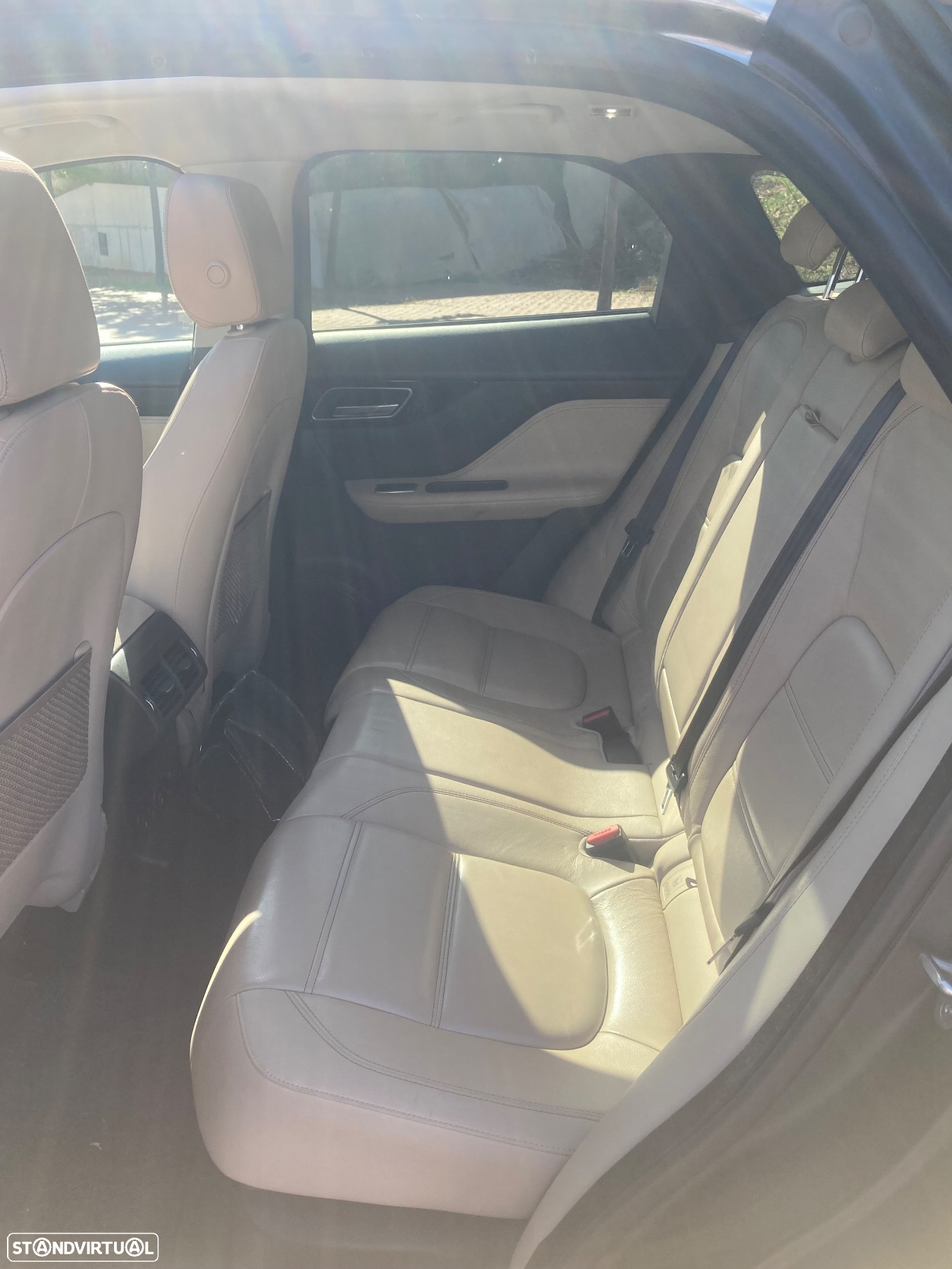 Jaguar F-Pace 2.0 i4D Portfolio AWD Aut. - 13