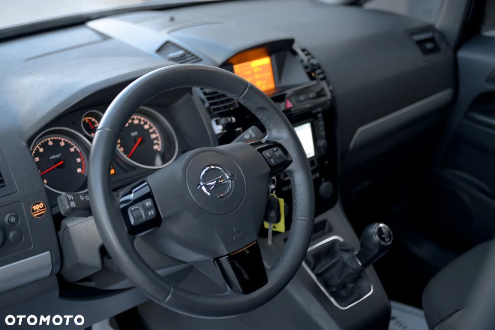 Opel Zafira 1.8 Cosmo EU5 - 9