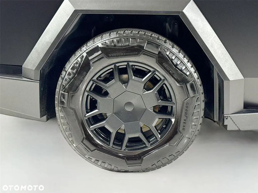 Tesla Cybertruck - 28