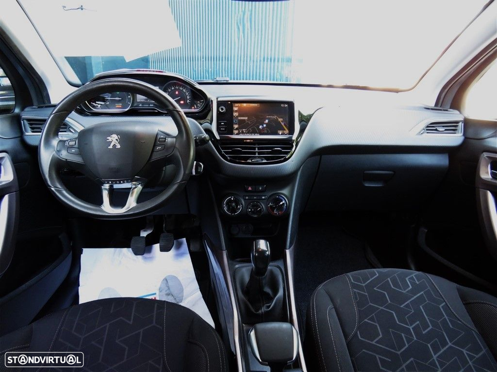 Peugeot 2008 1.2 PureTech Style - 8