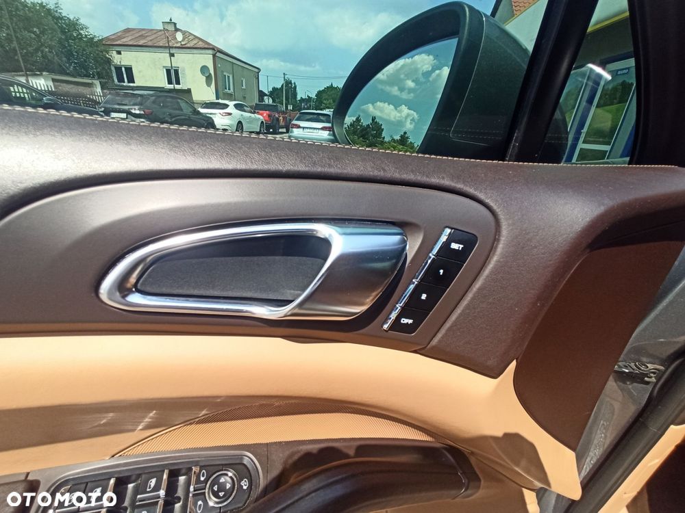 Porsche Cayenne - 18