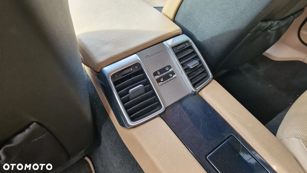 Porsche Panamera 4 - 8