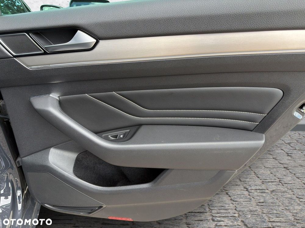 Volkswagen Passat - 25