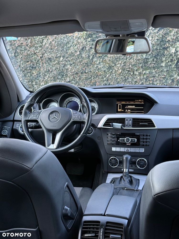 Mercedes-Benz Klasa C 180 CGI Automatik BlueEFFICIENCY Avantgarde - 9