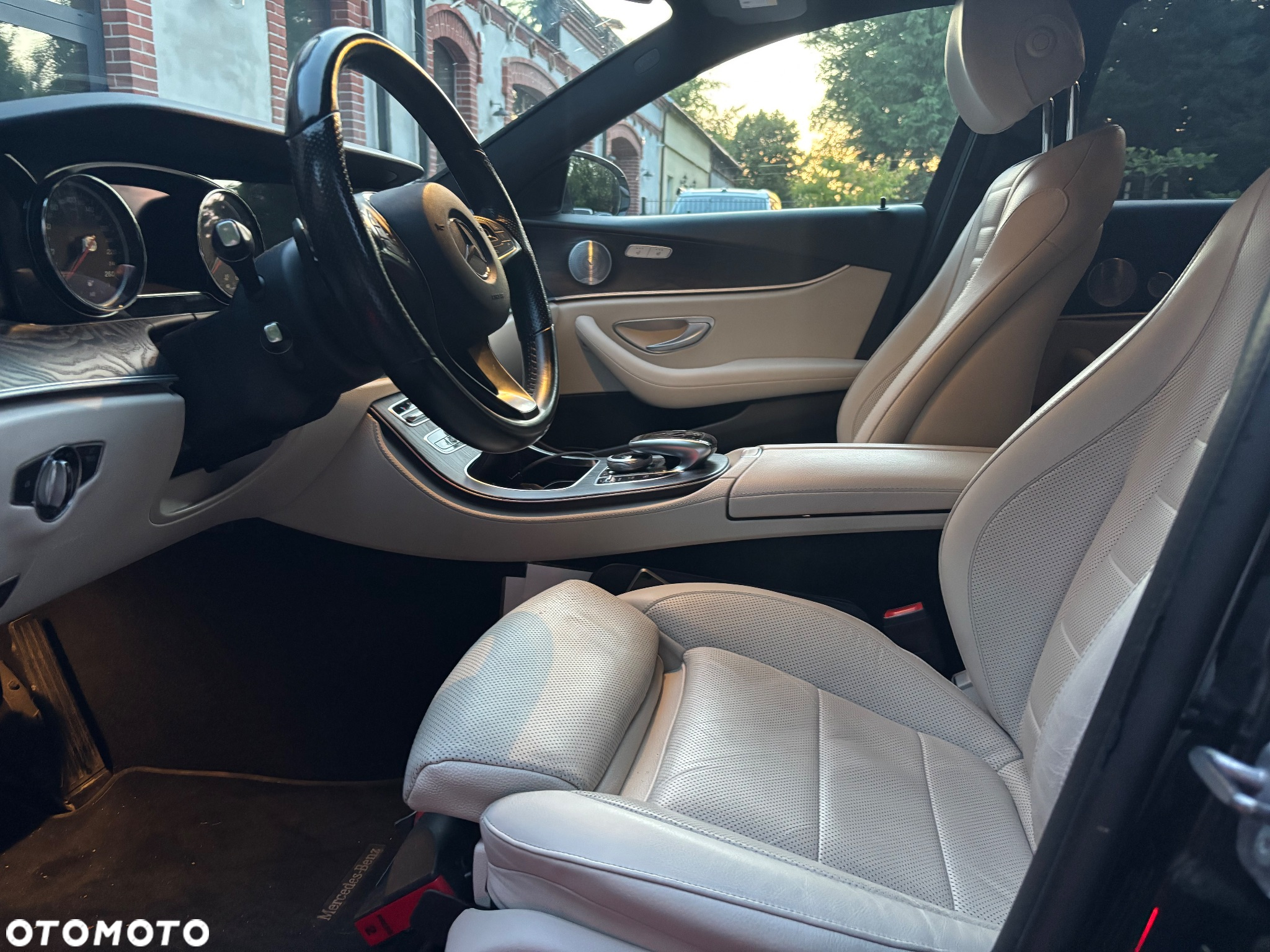 Mercedes-Benz Klasa E 200 d 9G-TRONIC - 12