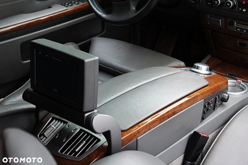BMW Seria 7 750Li - 23