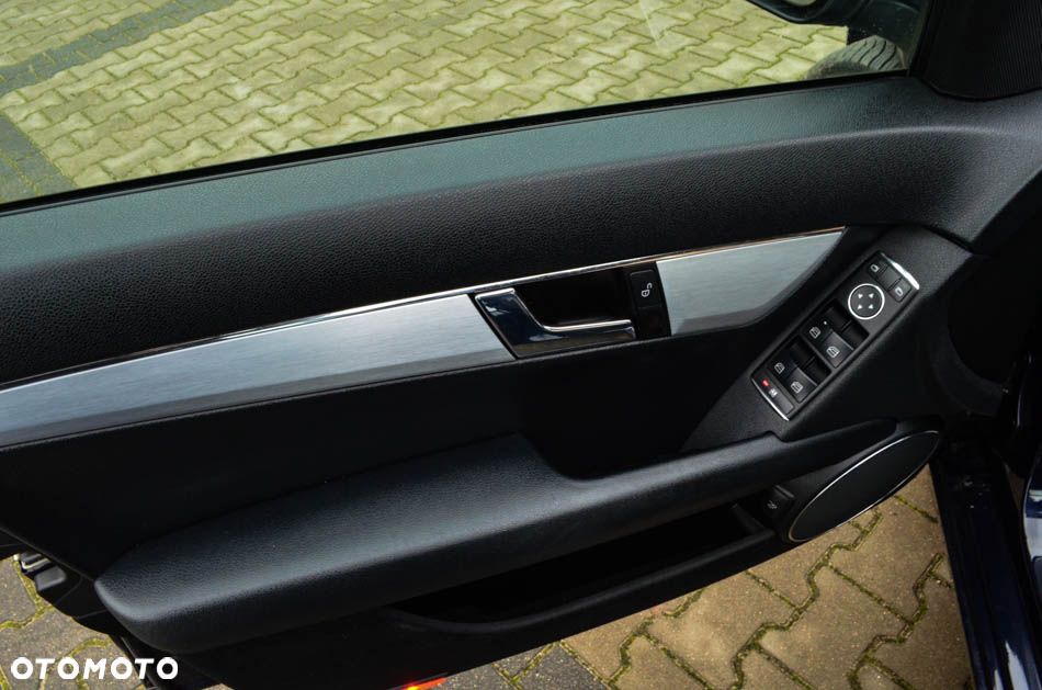 Mercedes-Benz Klasa C - 25