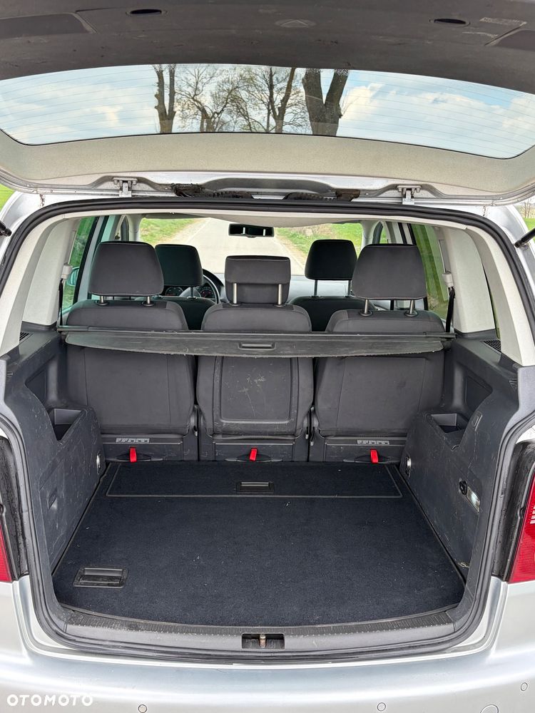 Volkswagen Touran 1.9 TDI DPF BlueMot Conceptline - 9