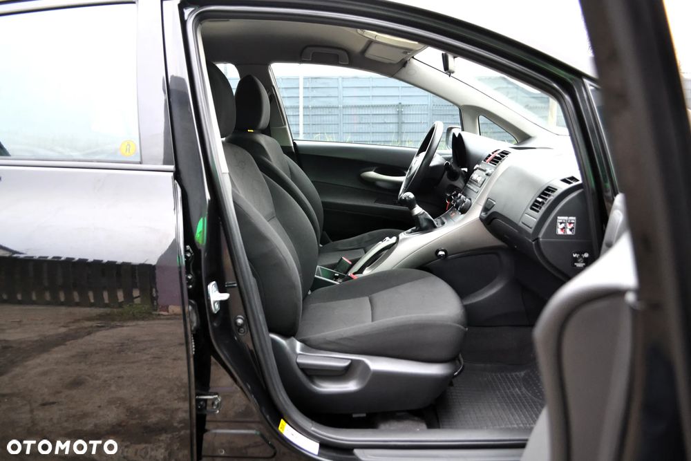 Toyota Auris 1.4 D-4D Luna - 11