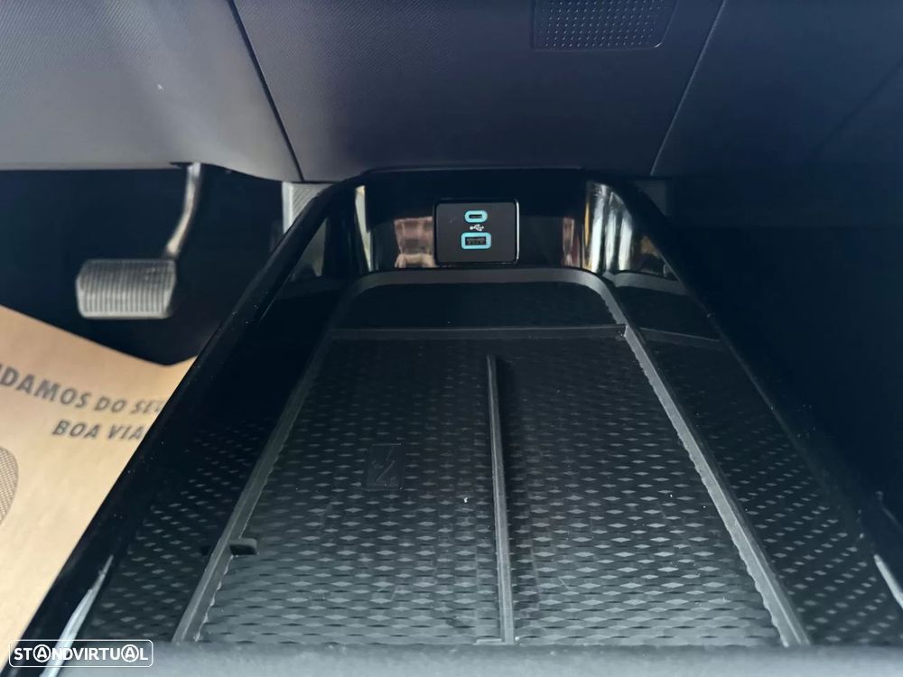 Ford Mustang Mach-E 75.7 kWh Premium AWD - 37