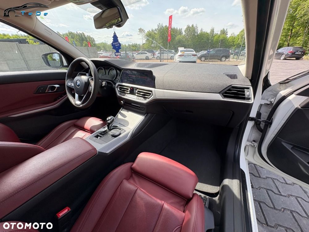 BMW Seria 3 318d M Sport - 36