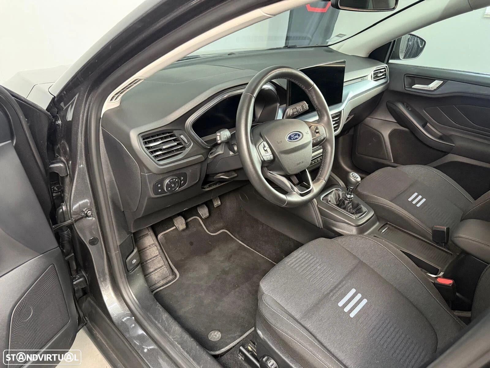 Ford Focus 1.0 EcoBoost Hybrid ST-LINE - 13