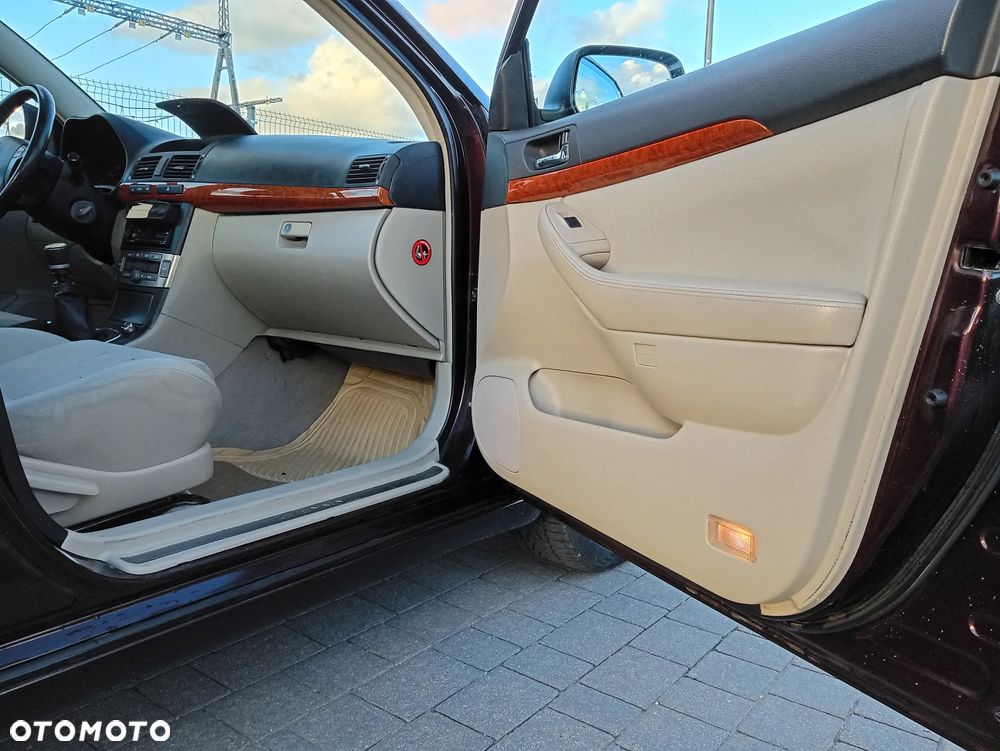Toyota Avensis 2.2 D-4D Prestige Platinium - 22