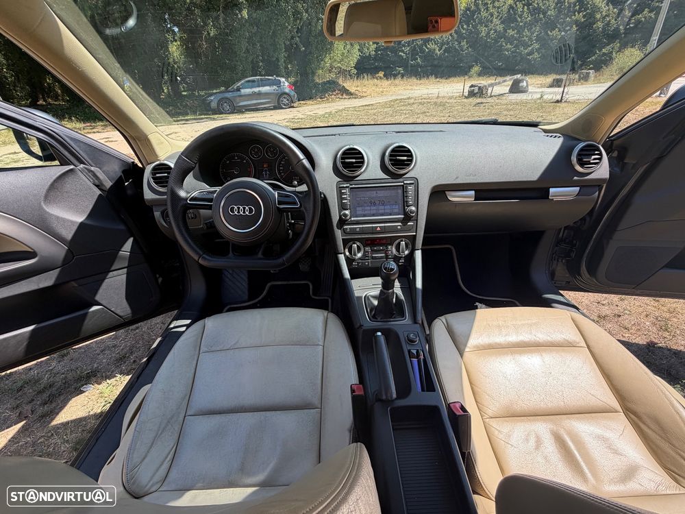 Audi A3 1.6 TDI DPF Attraction - 32