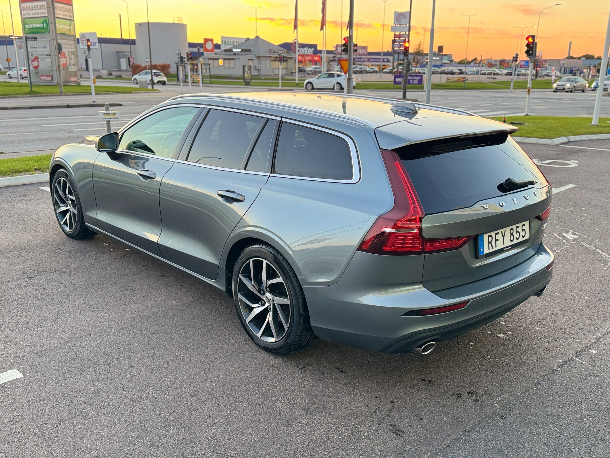 Volvo V60 D4 Geartronic Momentum - 15