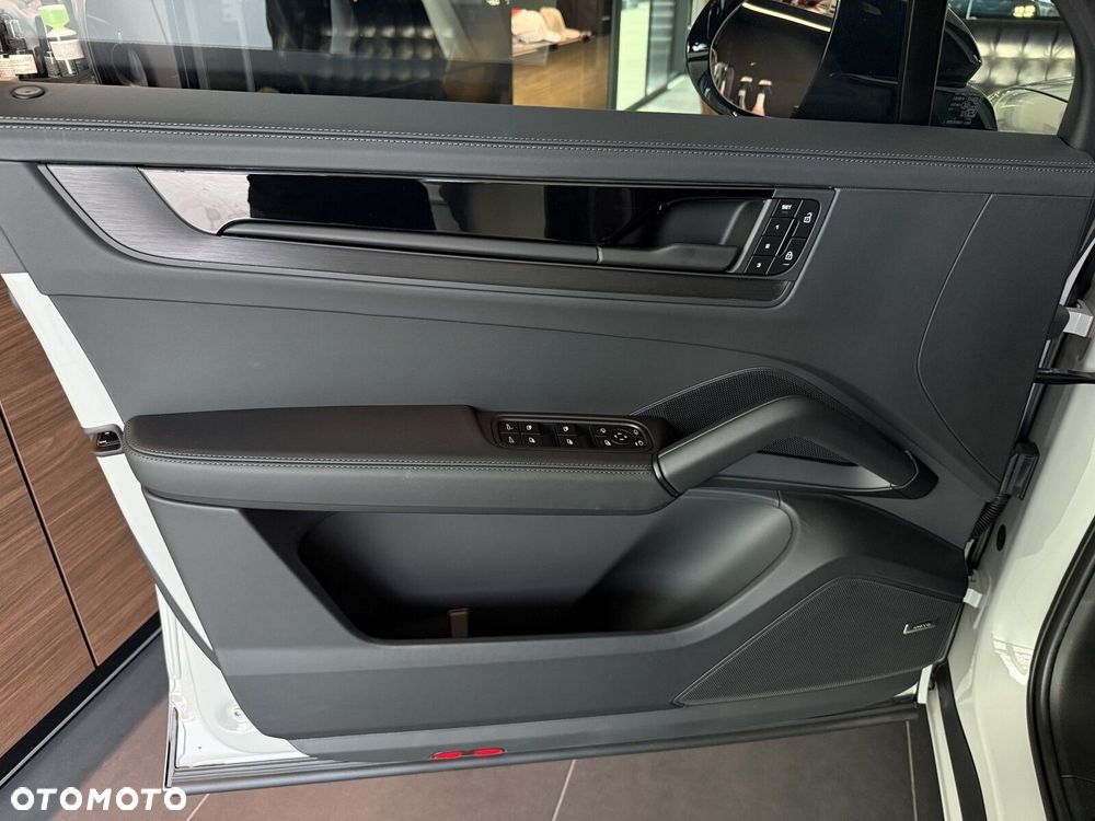Porsche Cayenne - 16