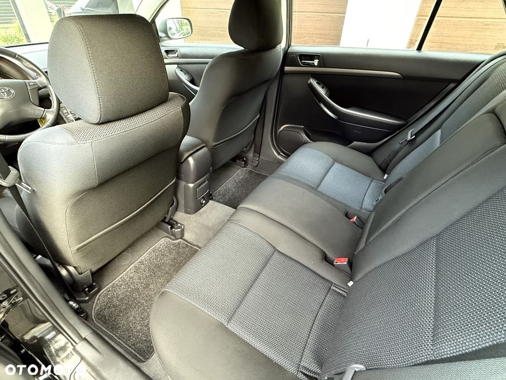 Toyota Avensis 1.8 VVT-i Combi - 17