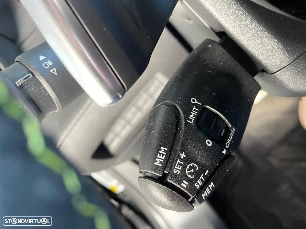 Peugeot 2008 1.2 PureTech GT Pack EAT8 - 29