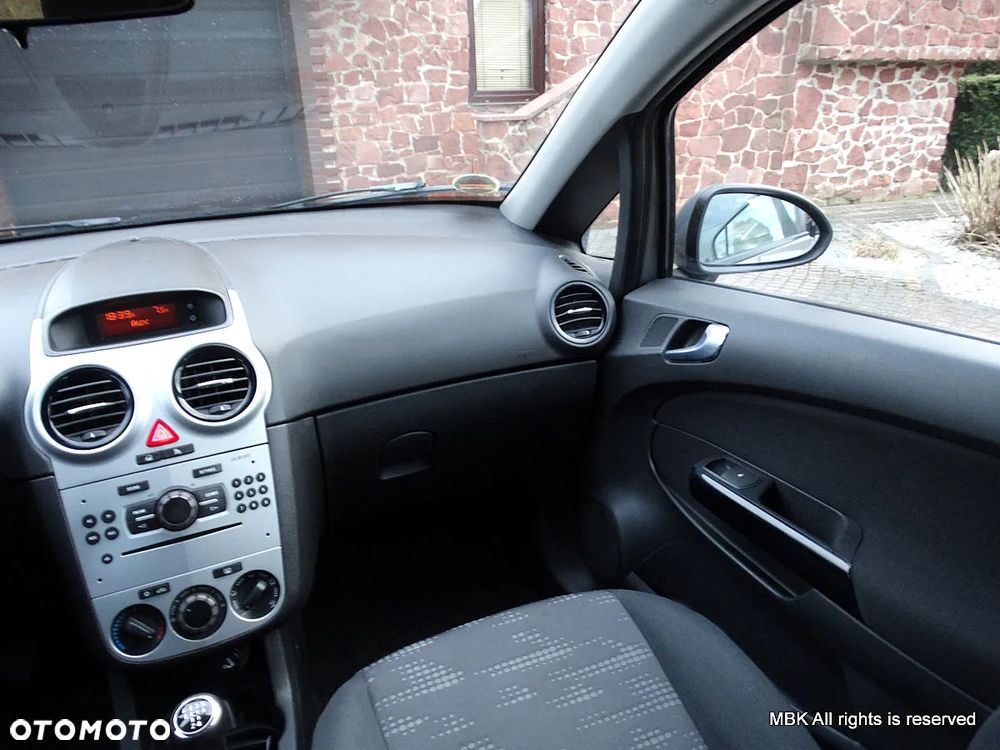 Opel Corsa 1.4 16V Cosmo - 25