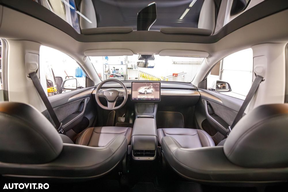 Tesla Model Y Long Range Dual Motor AWD - 16