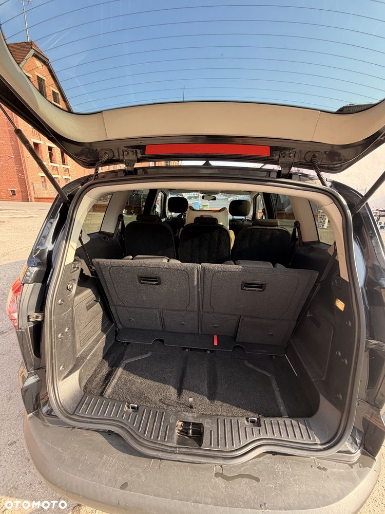 Ford S-Max - 13