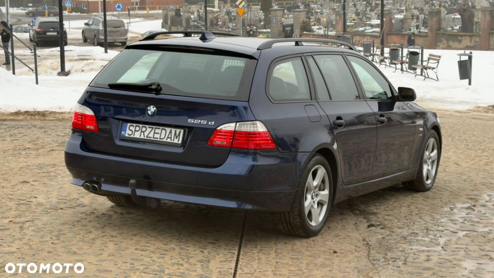 BMW Seria 5 525d - 25