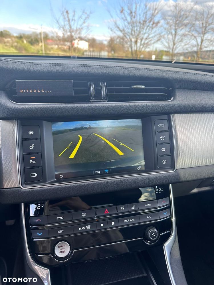 Jaguar XF 2.0 i4D Prestige - 11