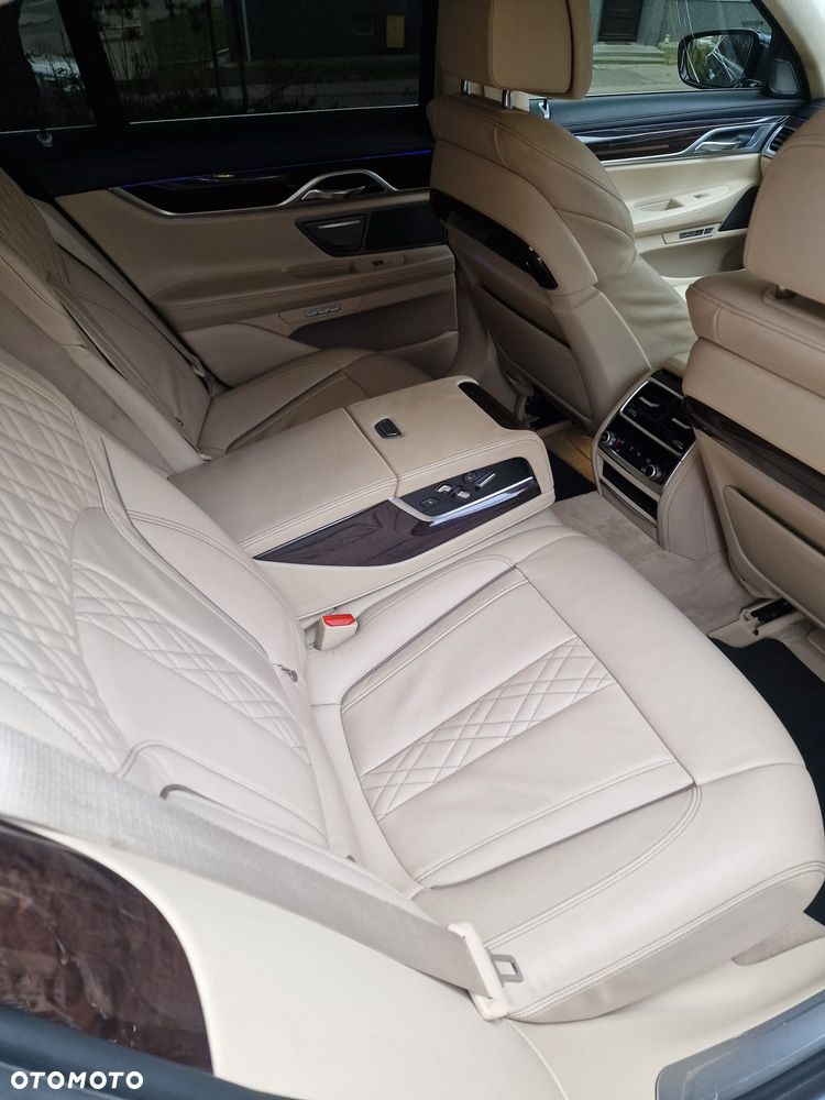 BMW Seria 7 750i - 6