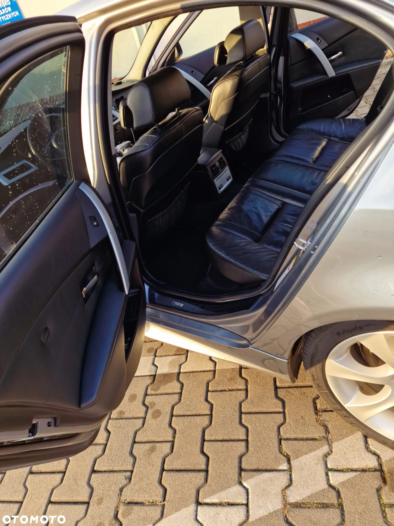 BMW Seria 5 545i - 16