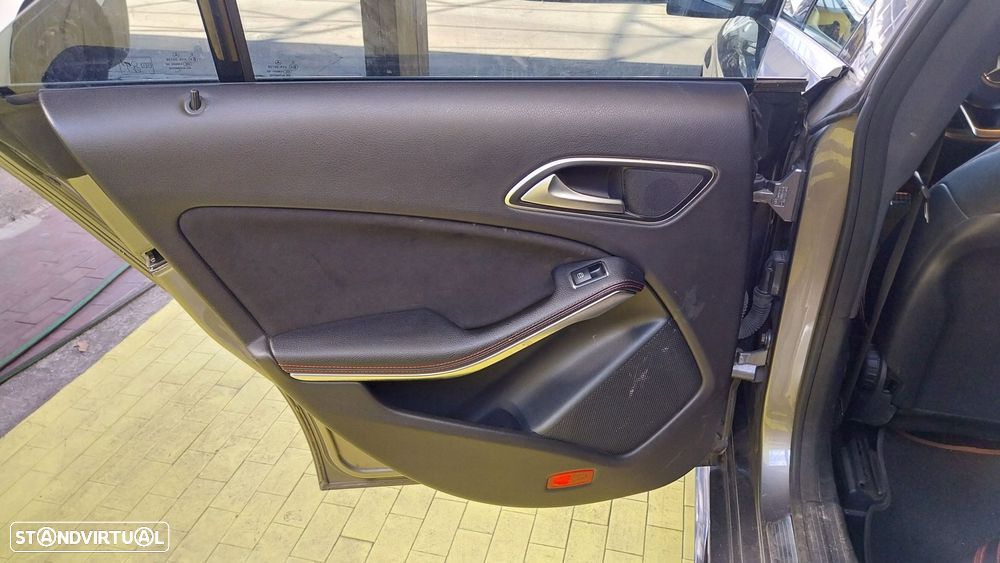 Mercedes-Benz CLA 180 d - 13