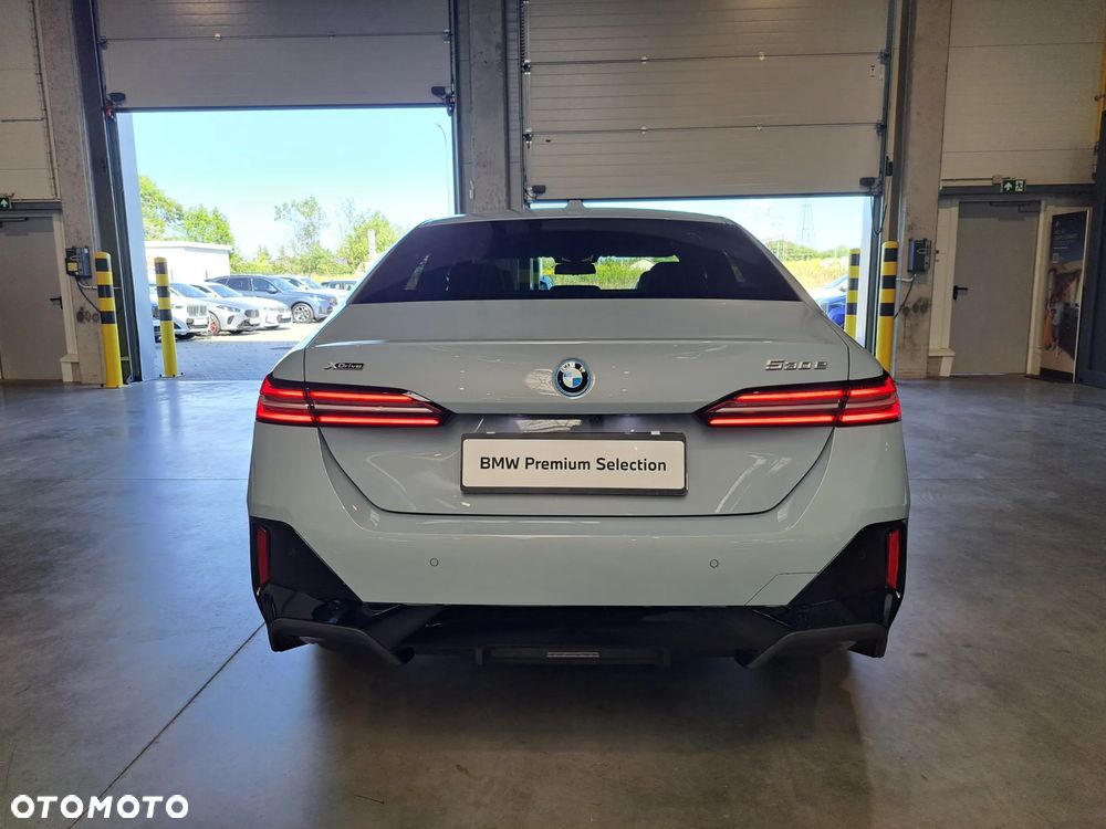 BMW Seria 5 530e xDrive PHEV M Sport - 6