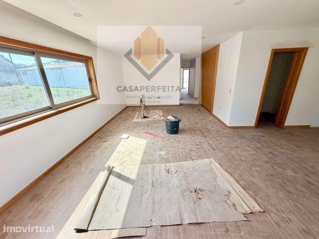 FABULOSO T2 NOVO de 2 Frentes com 131m2, Varanda e Lugar de Garagem... - Grande imagem: 5/21