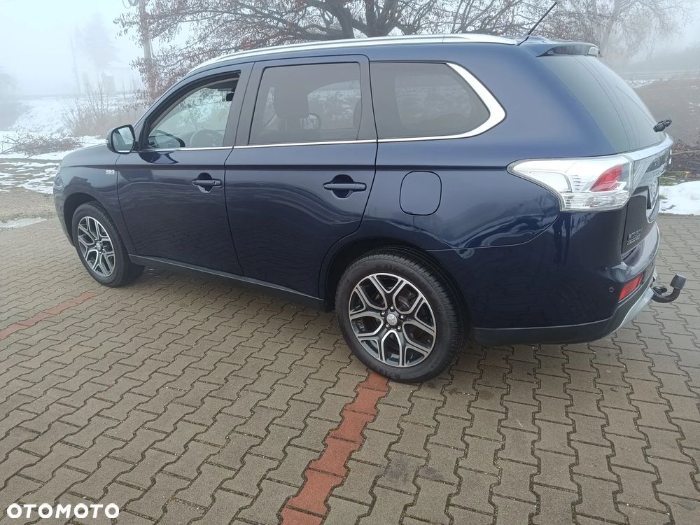 Mitsubishi Outlander 2.0 Invite + 2WD - 16