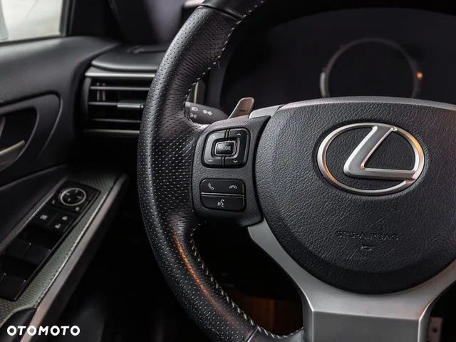 Lexus IS 200t / 300 F Sport - 17