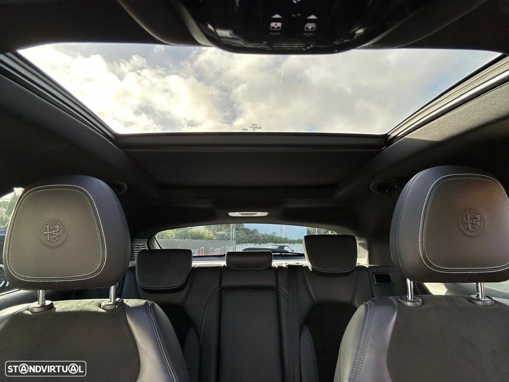 Alfa Romeo Stelvio V6 2.9 Bi-Turbo AT8-Q4 Quadrifoglio - 25