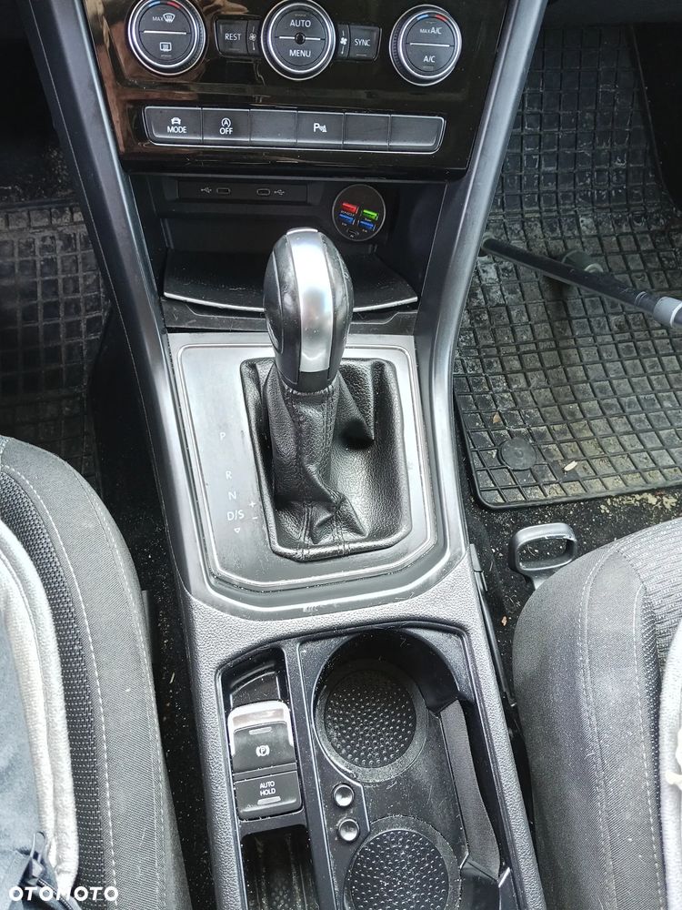 Volkswagen Touran - 4