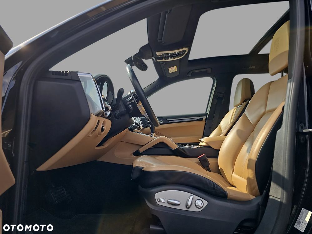 Porsche Cayenne - 10