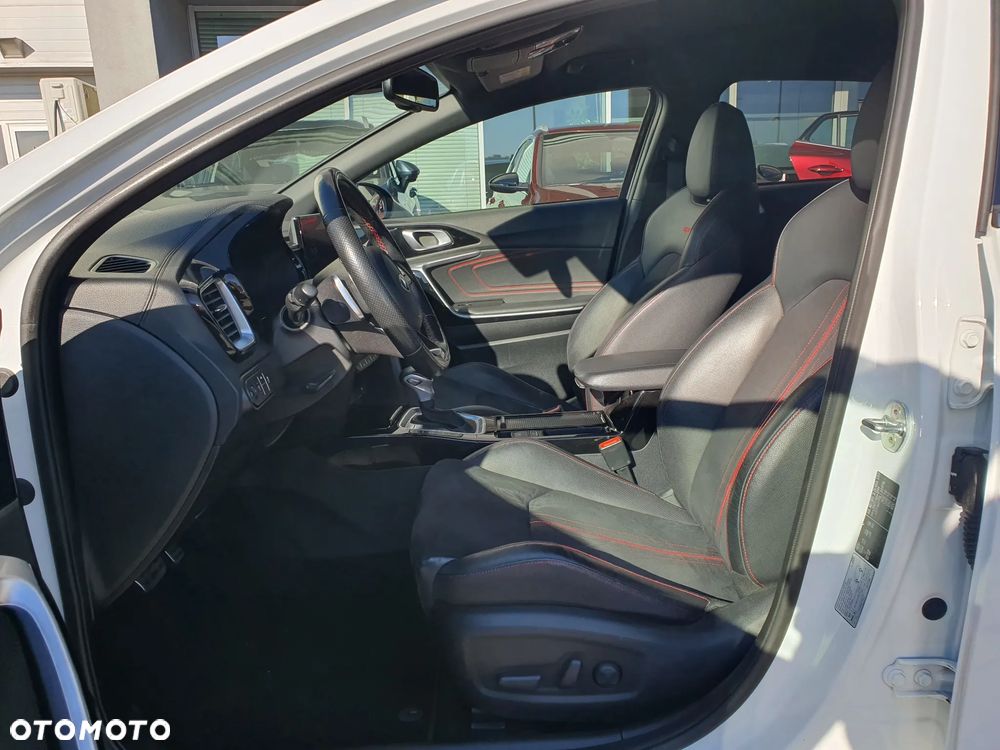 Kia ProCeed 1.6 T-GDI GT DCT - 19