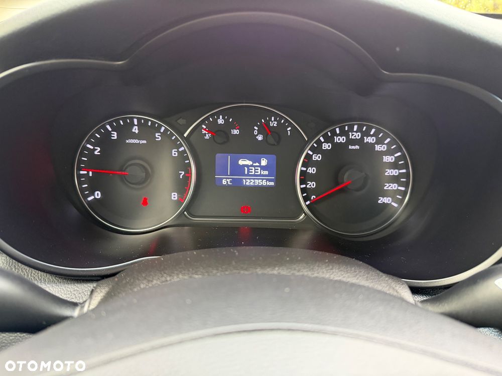 Kia Carens - 12