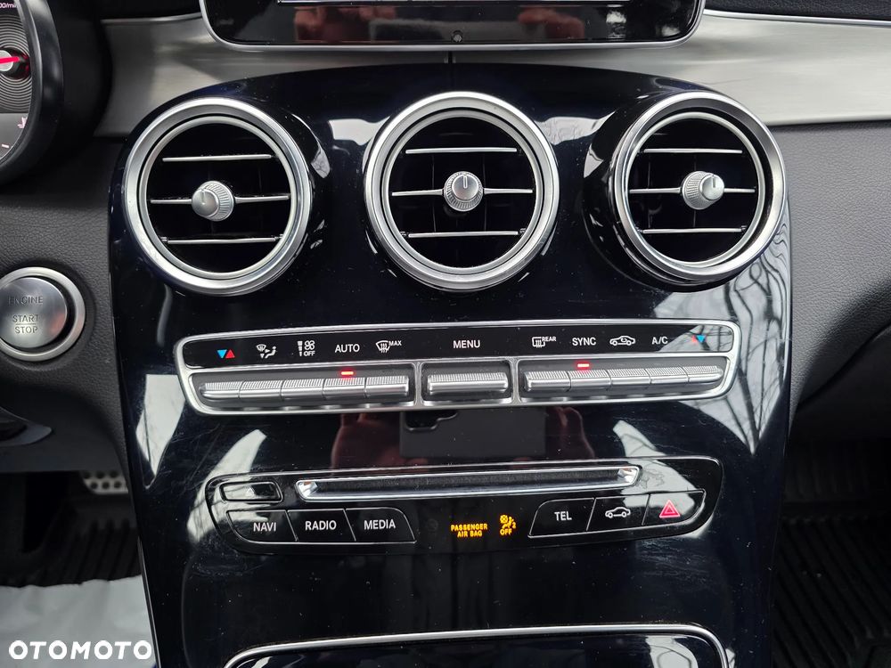 Mercedes-Benz GLC 250 4Matic 9G-TRONIC AMG Line - 17