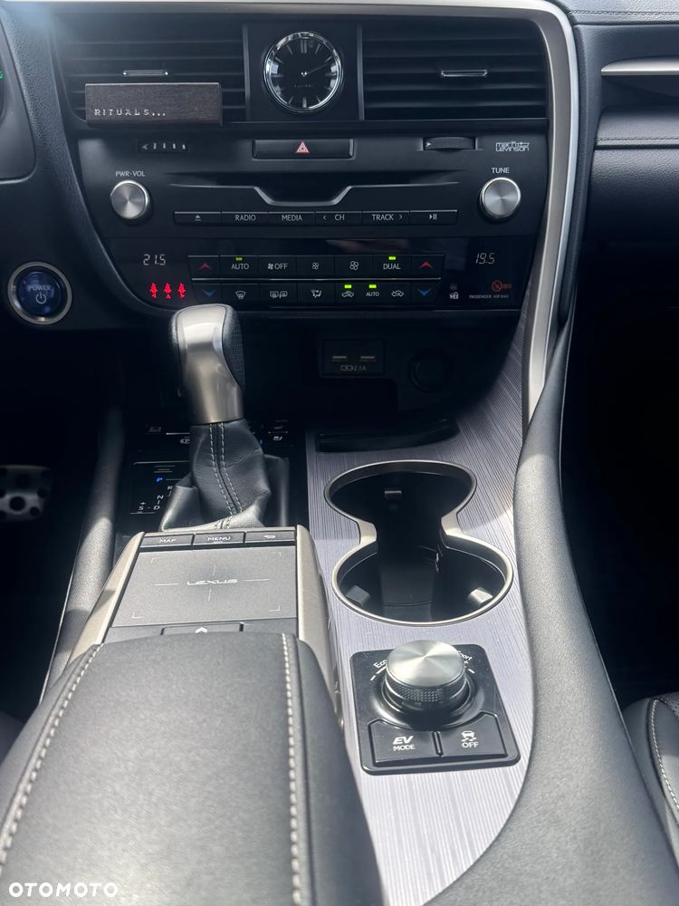 Lexus RX - 8